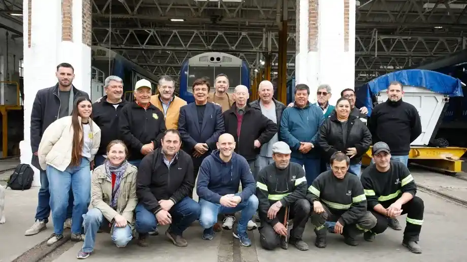 Espinoza recorrió el interior bonaerense y llamó a "construir una planificación estratégica" junto a Axel Kicillof