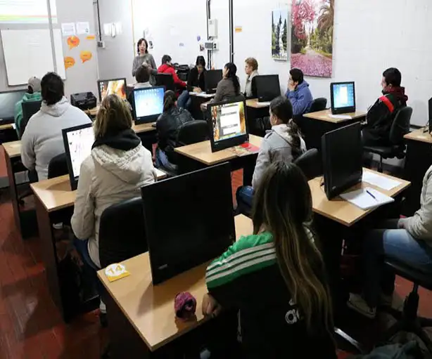 Vuelvo a Estudiar Virtual: entregan certificados a los primeros 180 graduados