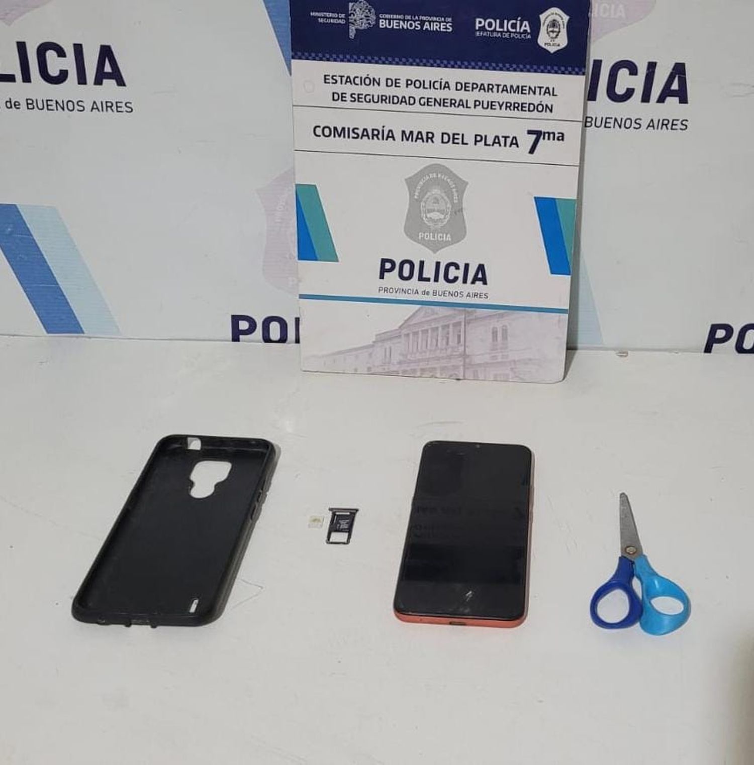 Amenazaron con una tijera a chicos de 12 años para robarles el celular