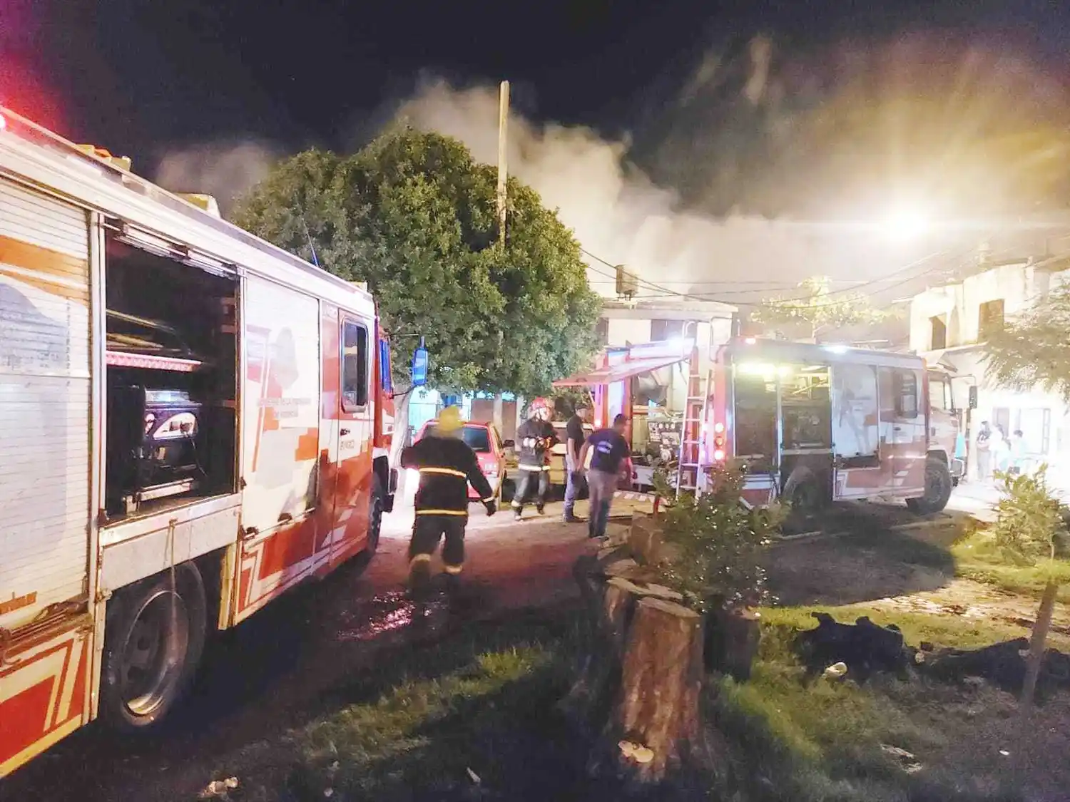 Bomberos extinguieron el incendio de una vivienda