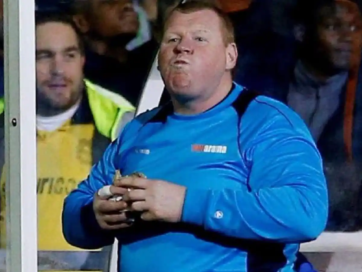 La increíble historia del arquero y su pastel de carne