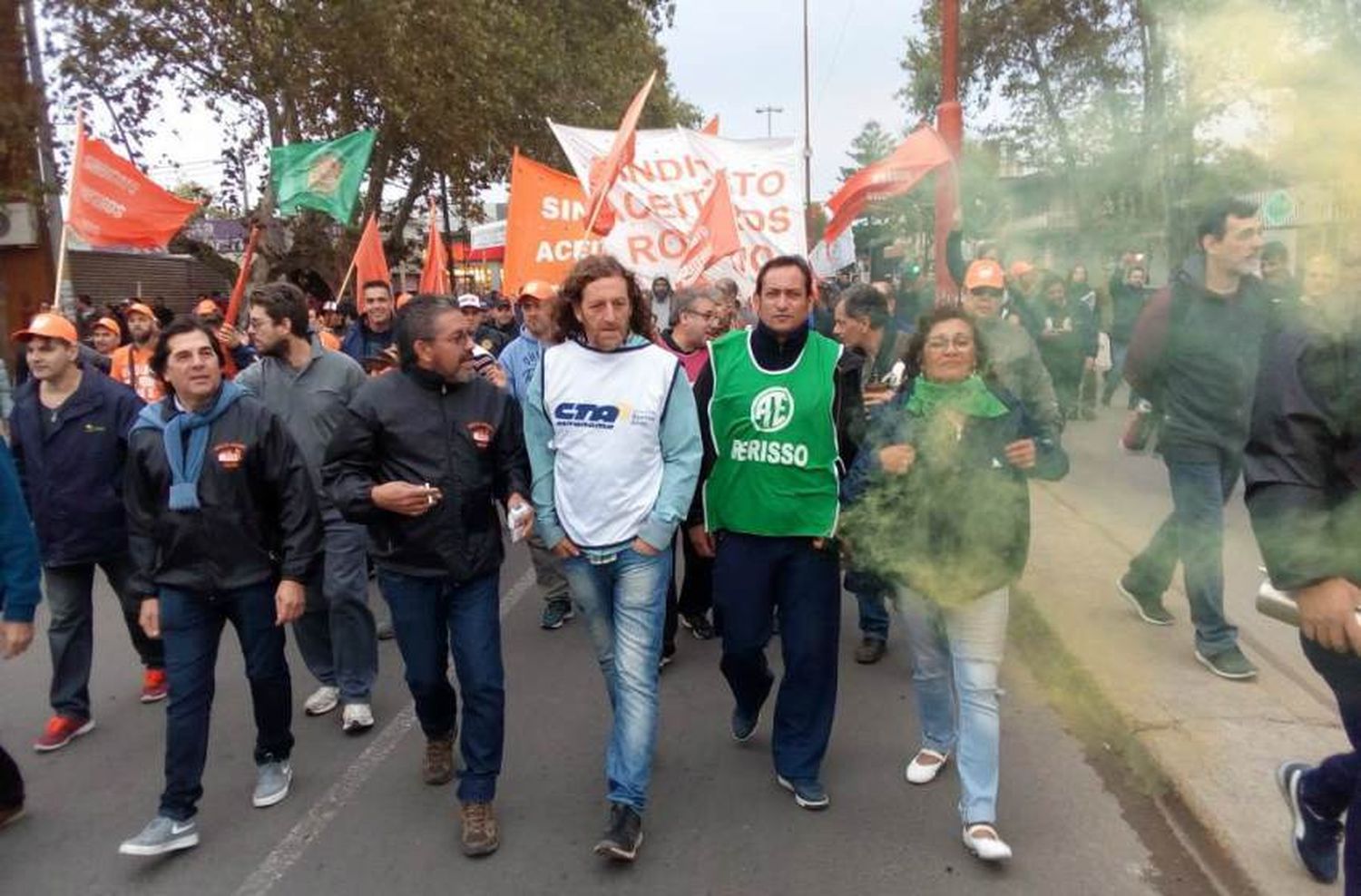 2.500 personas asistieron a la marcha de aceiteros en Villa Gobernador Gálvez