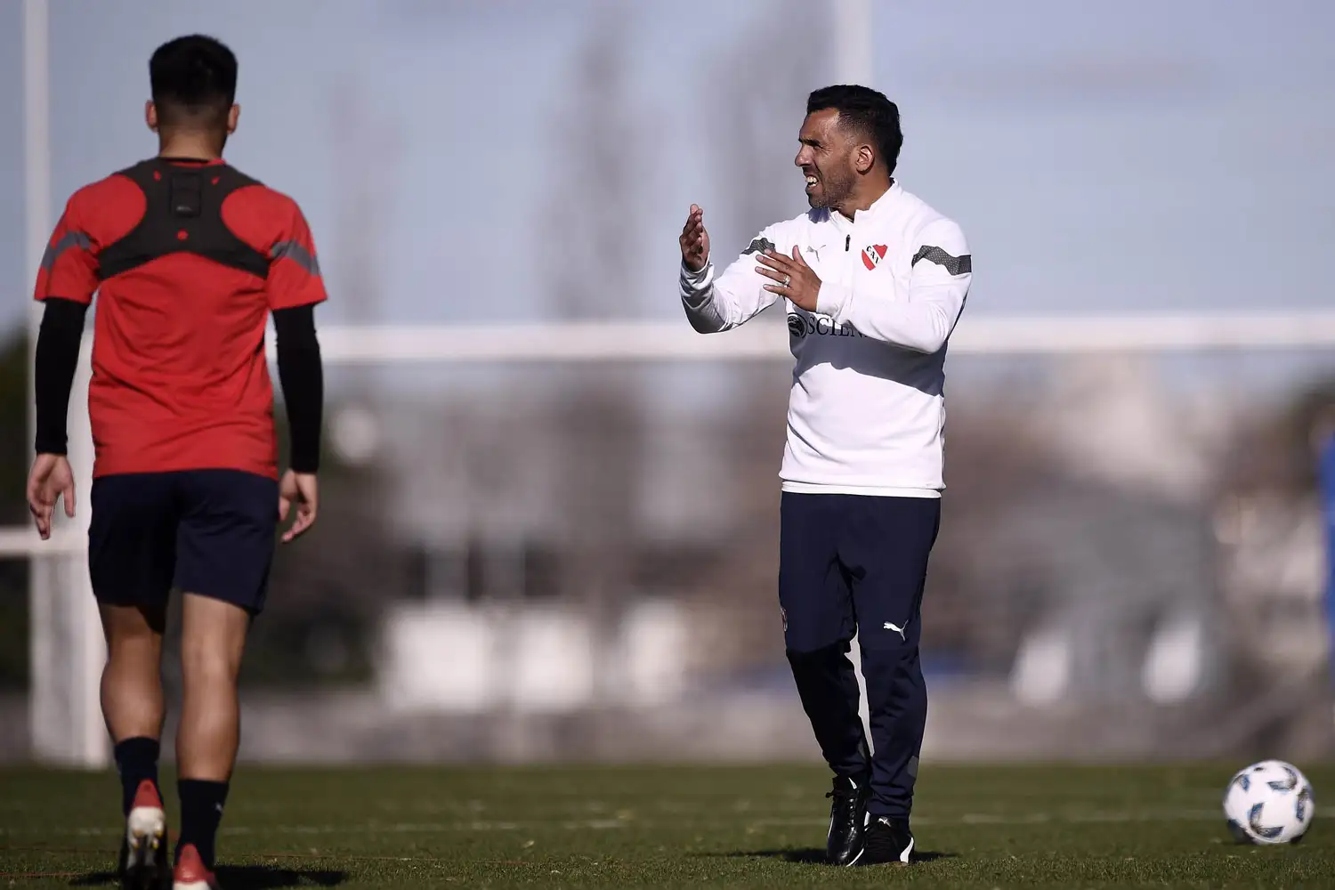 Tevez comanda el desafío de Independiente.