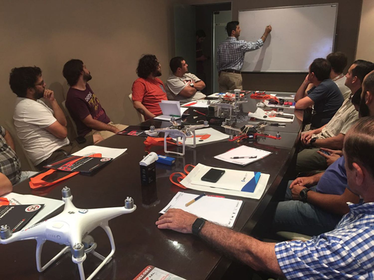 La ANAC certificó el primer centro de instrucción para vehículos aéreos no tripulados (drones)