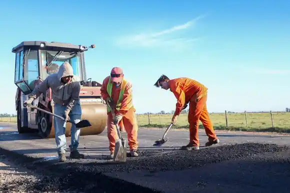 Perotti supervisó las obras del proyecto "Ruta Provincial 70 - Ruta Segura"