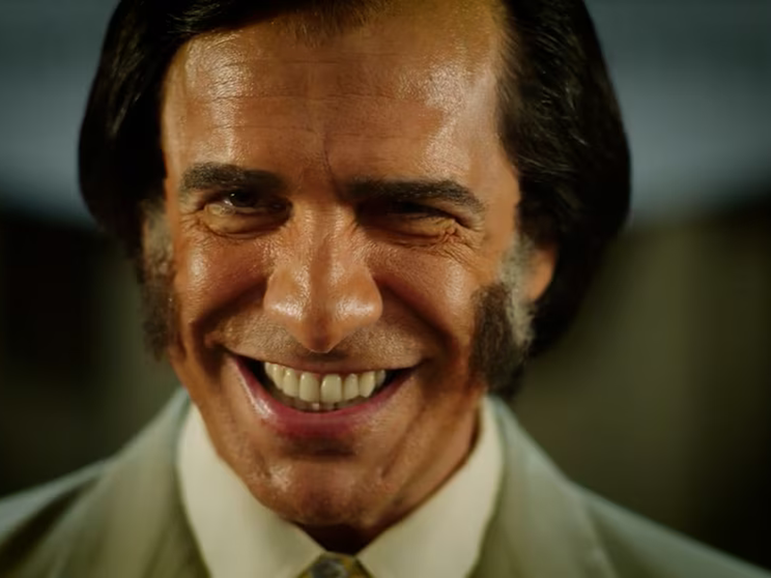 Leonardo Sbaraglia se transforma en Menem: “Me metí adentro del ser humano y traté de entenderlo”