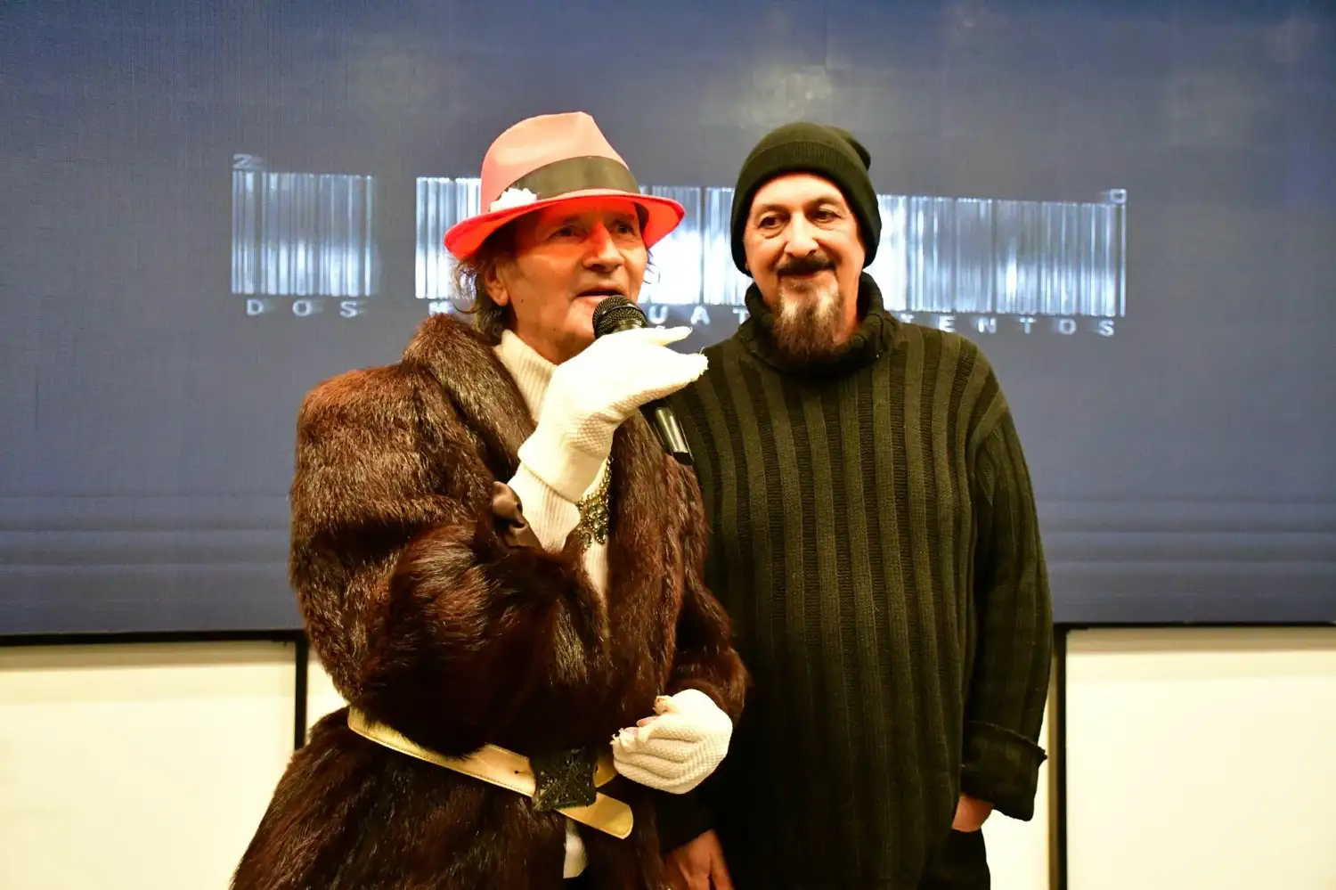 Oscar Francia junto al director del documental, Javier Mitchell.