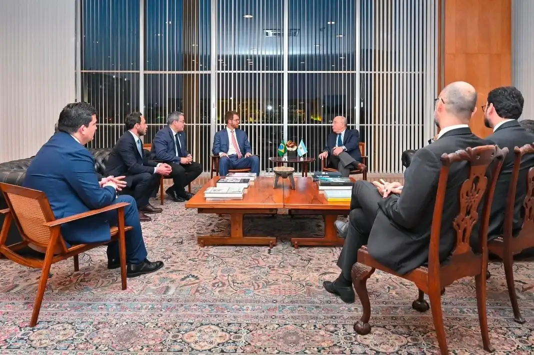 Diputados opositores se reunieron en Brasilia con autoridades y parlamentarios brasileños para reabrir el diálogo bilateral.