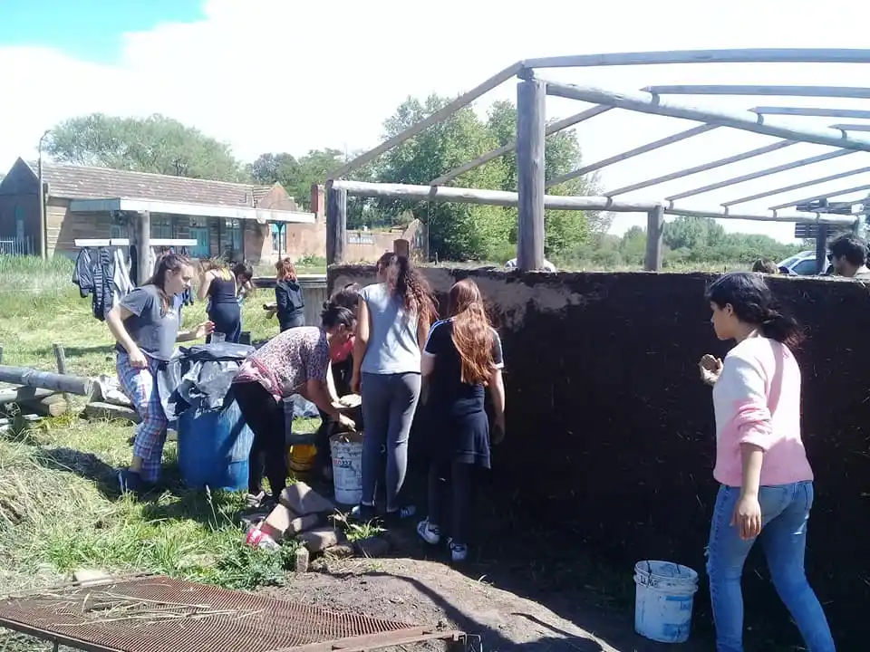La Escuela 13 de De la Canal finalizó la construcción del invernáculo comunitario