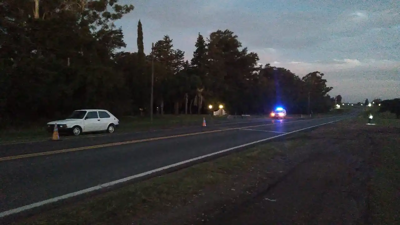 requisa al automóvil Fiat 147 que había sido secuestrado tras una persecución policial por el violento asalto a un camionero de Victoria