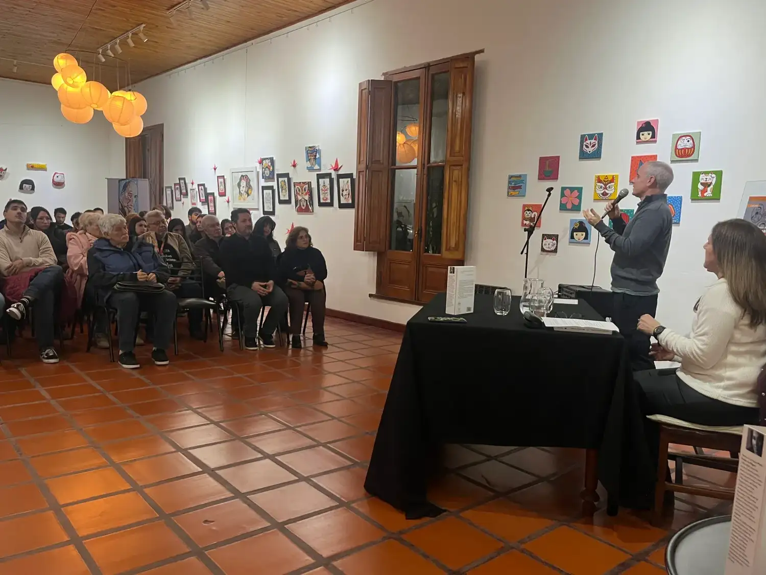 "El general, el pintor y la dama": con una gran velada literaria y musical, presentaron en el Quirós la reedición de la obra de María Esther de Miguel