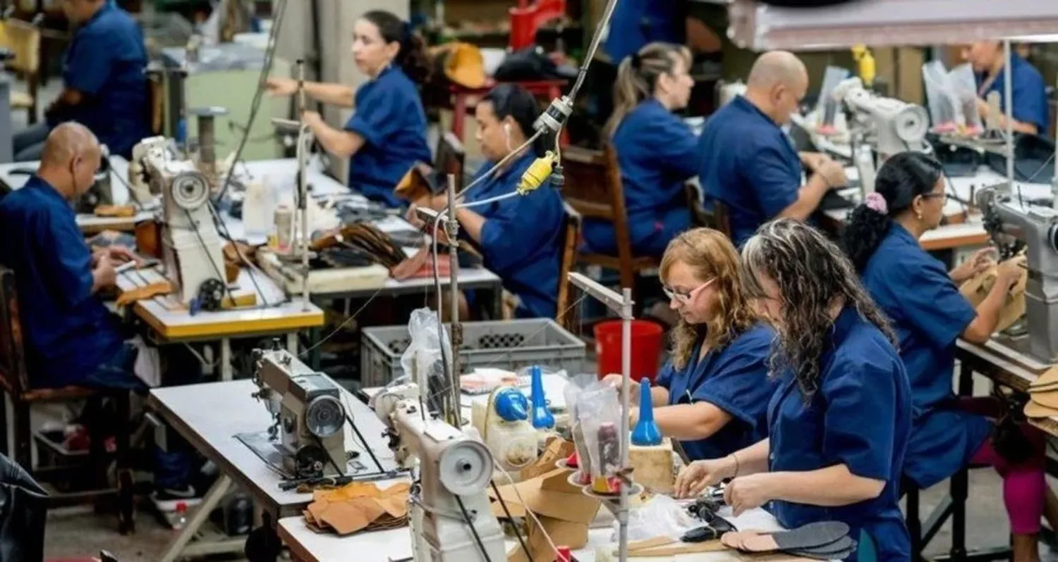 Textil e Indumentaria e experimentó un crecimiento anual del 20,2% en la producción a precios constantes, siendo ésta la mejor performance del mes.