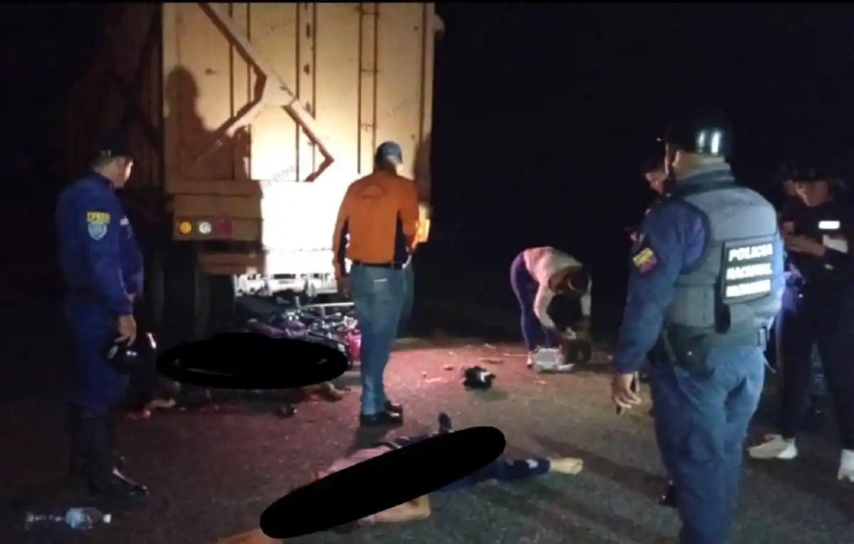 ¡LAS VÍCTIMAS UN CADETE DE LA NAVAL, UNA PNB y 2 NIÑOS! Choque de moto con gandola deja 4 muertos en Portuguesa