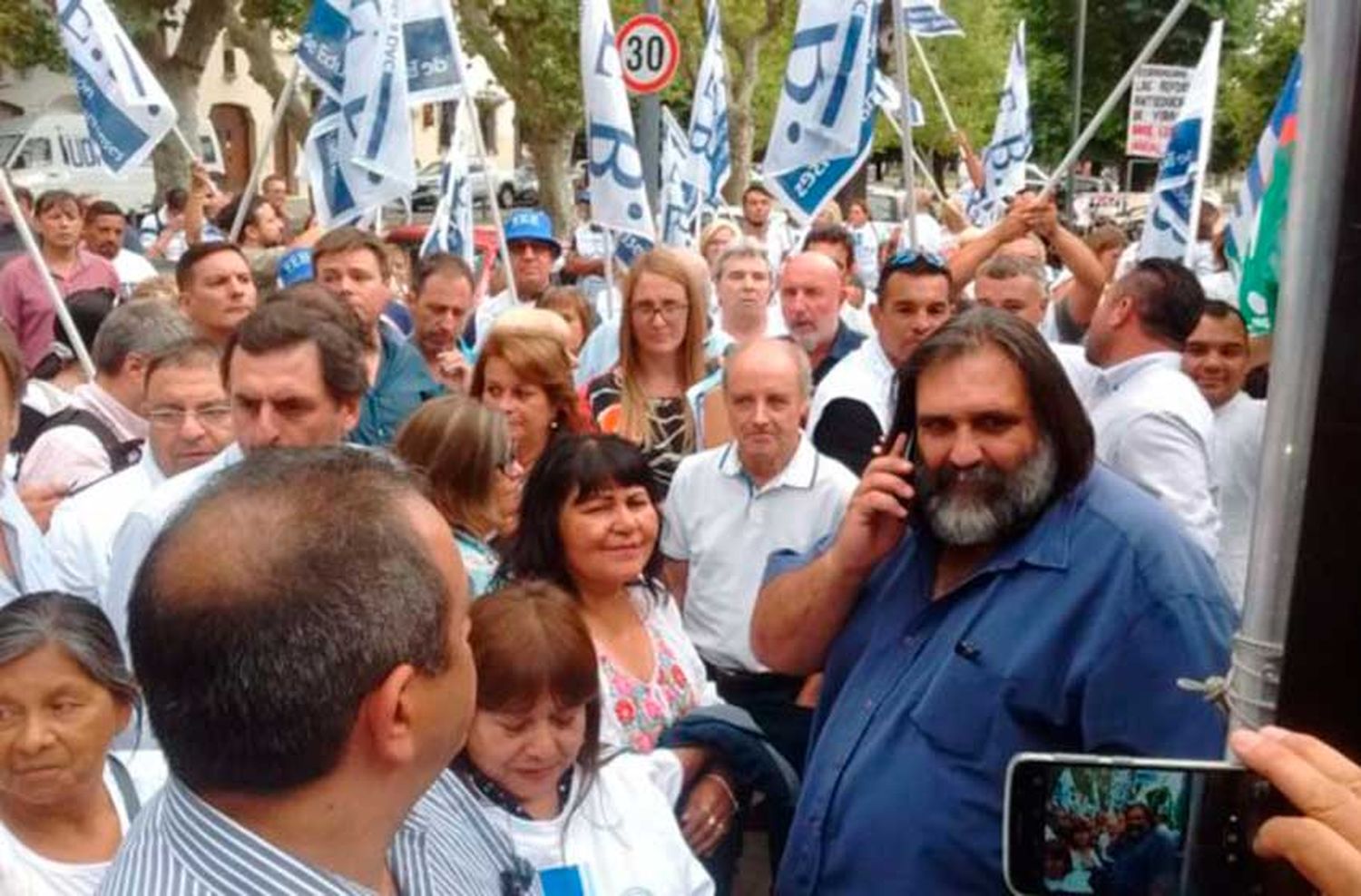 Baradel le baja el pulgar a la vuelta de clases presenciales en la provincia