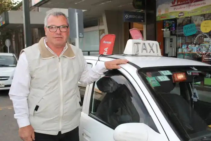Abrazó el oficio de taxista y tuvo a su padre como guía