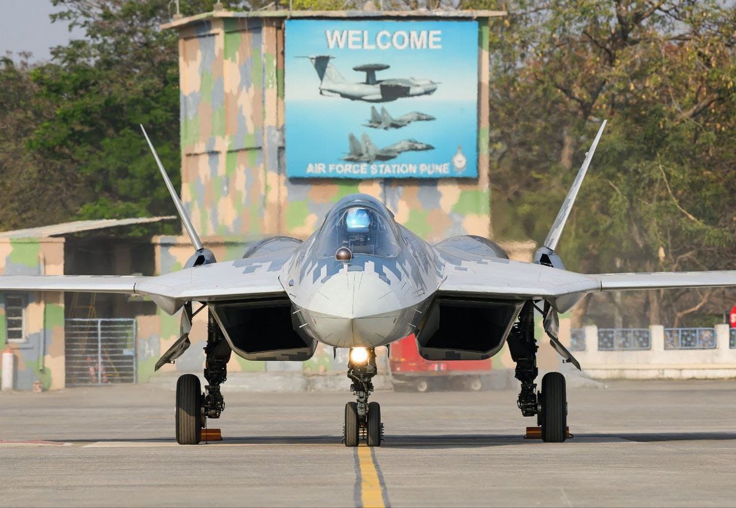 El Su-57 ruso participa y se publicita en el salón internacional Aero India 2025