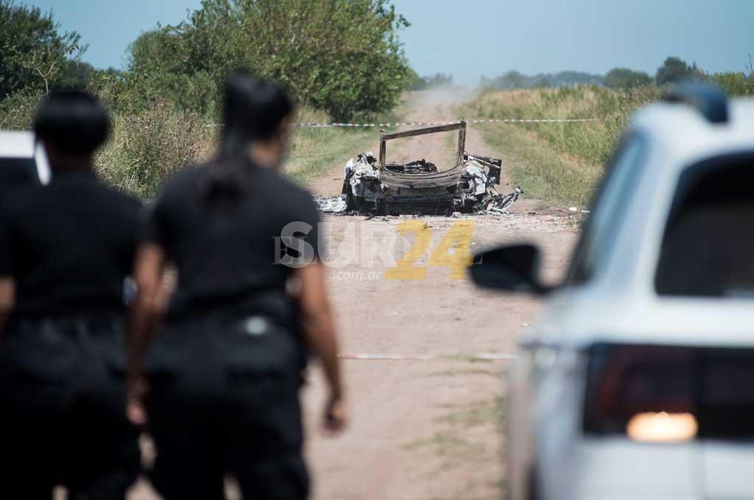 Ordenan detener a la pareja que se casó previo al triple crimen de Ibarlucea 