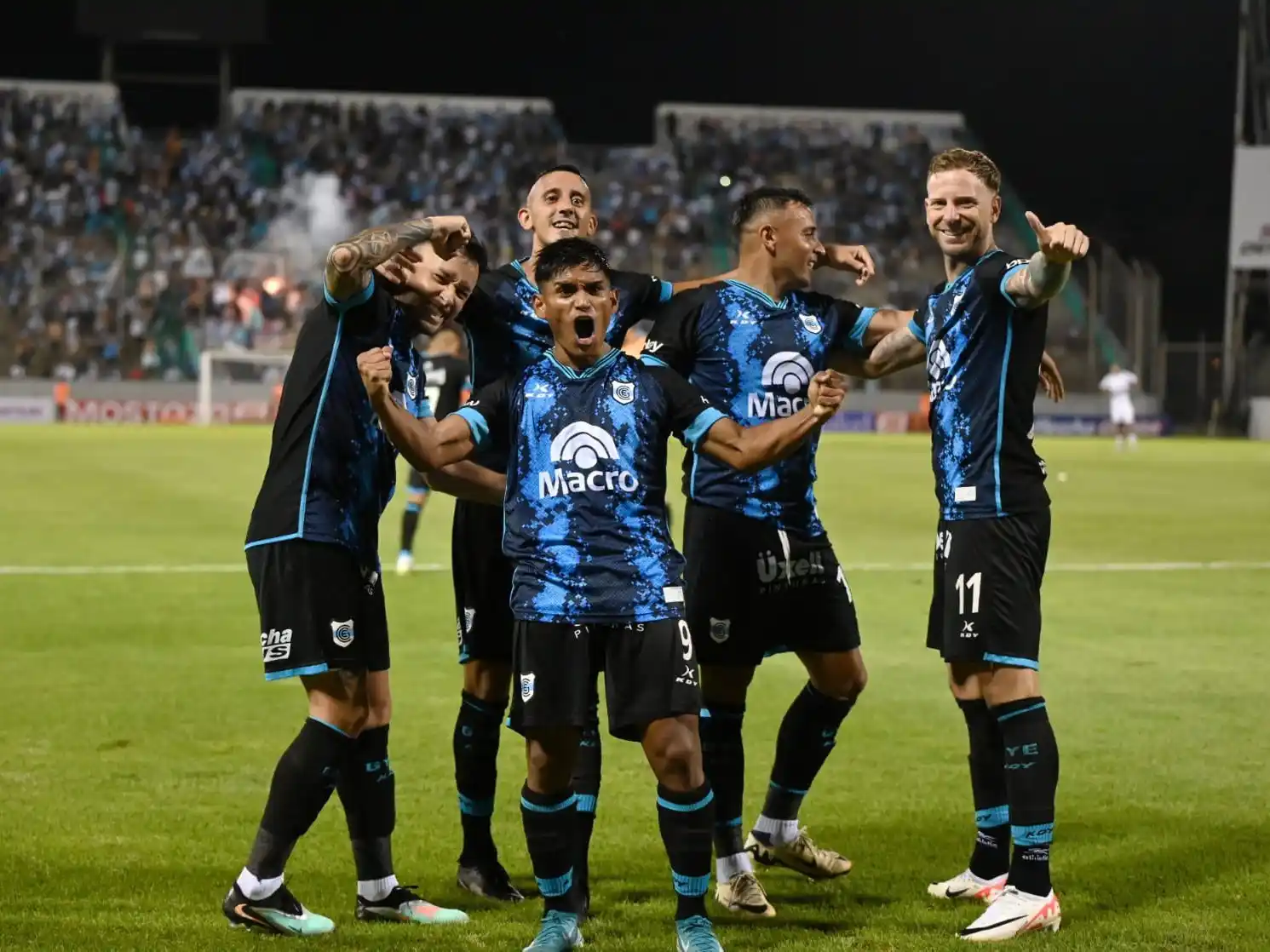 El festejo de los jugadores del equipo jujeño.