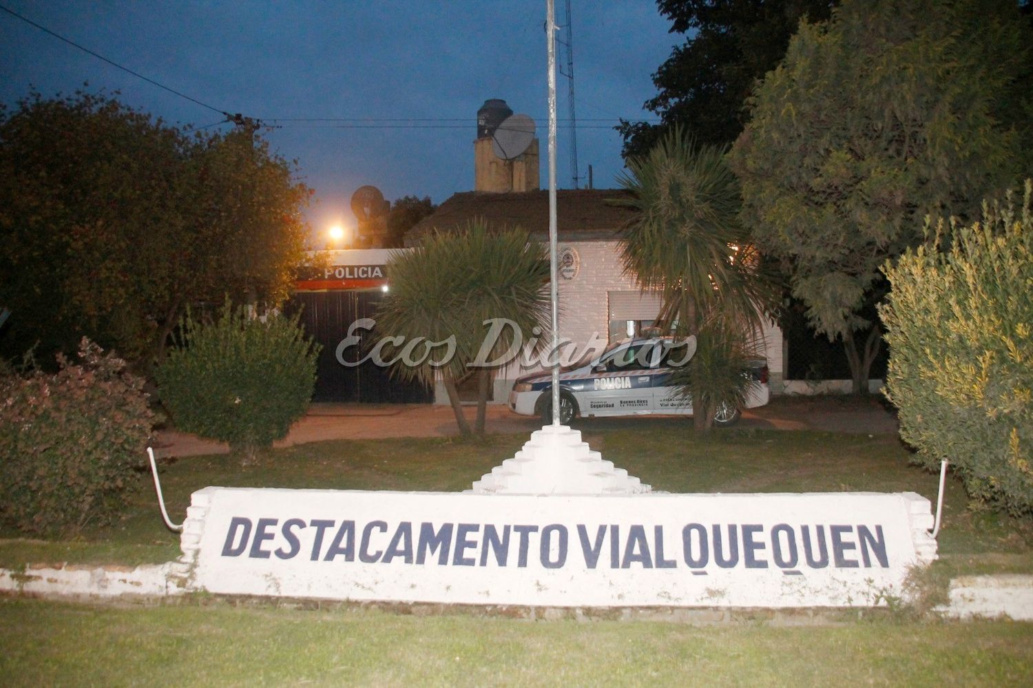 Asaltaron y tienen de rehén al conductor de un vehículo
