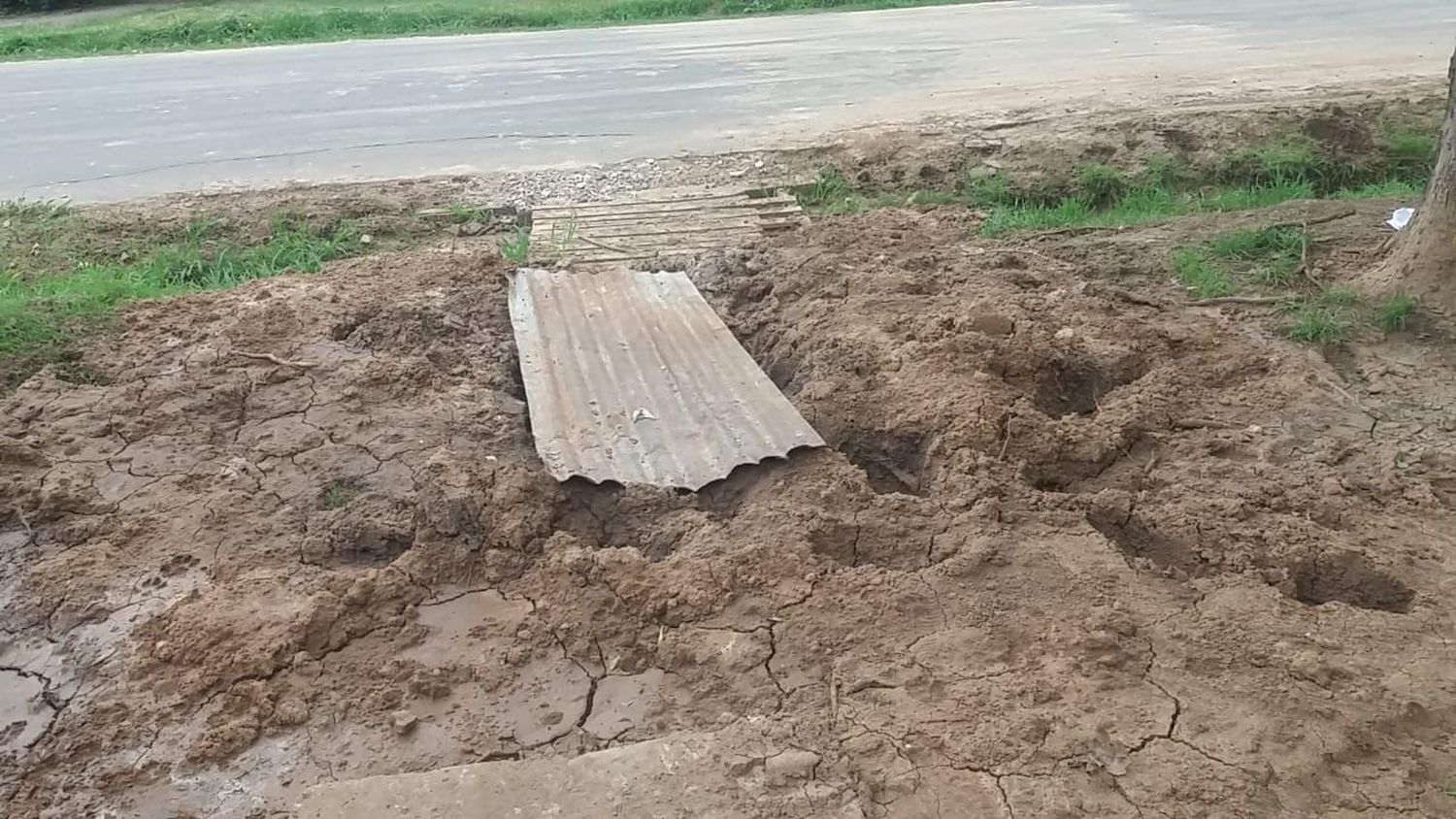 Reporte: “Arreglaron un caño y pidieron que pongamos una chapa arriba”