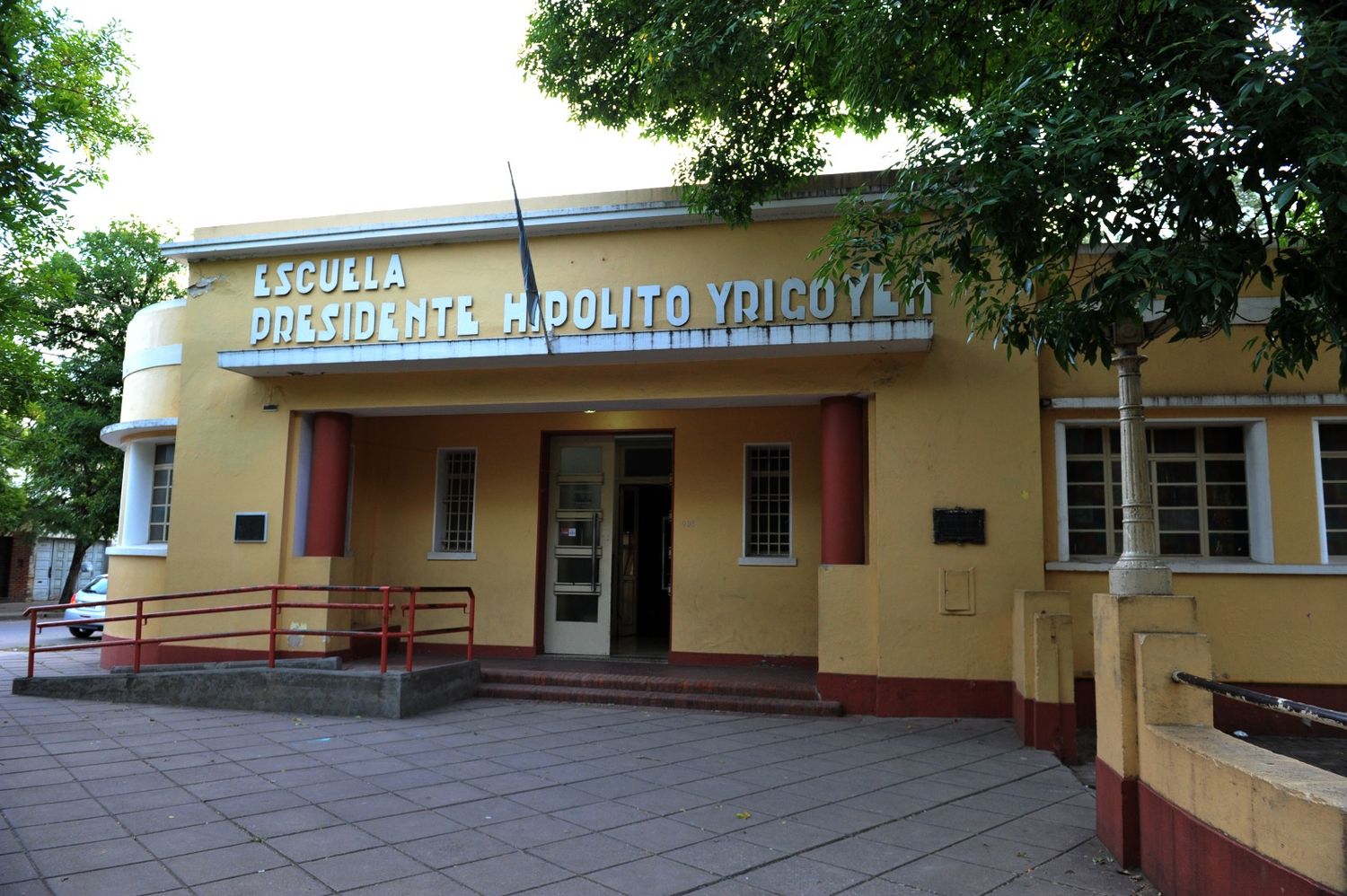 La escuela primaria para adultos funciona en el edificio de la Escuela Hipólito Yrigoyen