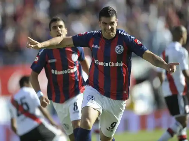San Lorenzo sorprendió a River y le sacó el invicto en el torneo