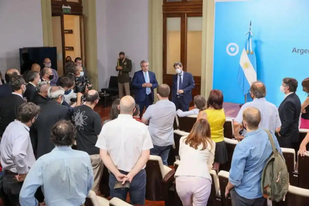 El Presidente confirmó que se aplicará la vacuna rusa