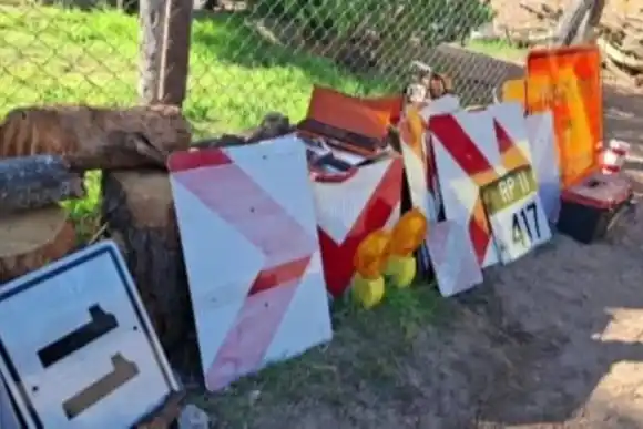 Villa Gesell: recuperan carteles robados en una obra de la Ruta 11