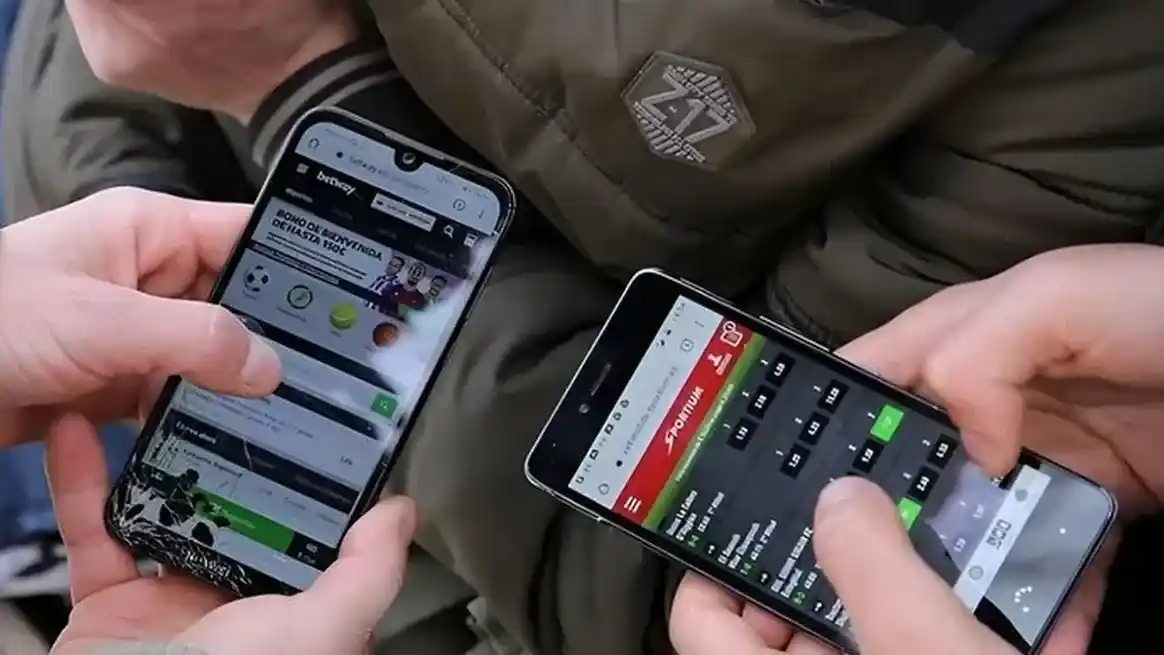 Temas como el uso indiscriminado del uso de pantallas, ludopatía y suicidios figuran en la agenda, al menos, de las comisiones. Foto: Archivo.