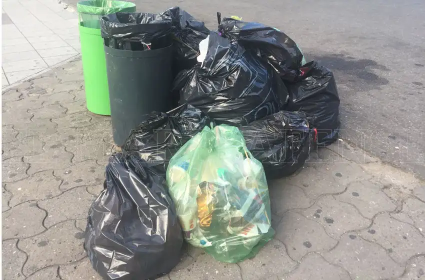 Continúa el paro por tiempo indefinido de la recolección de residuos