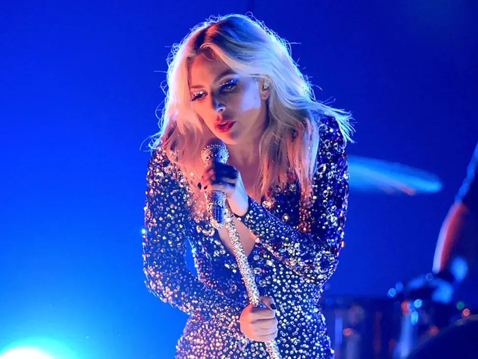 Lady Gaga en su presentación de 2019 en los Premios Grammys.
