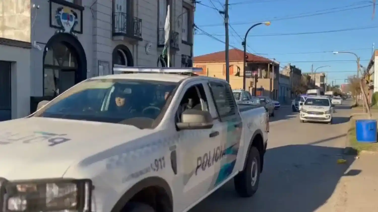 La policía realizó un procedimiento en calle Cruz Roja al 400. Investiga un abuso de arma de fuego.