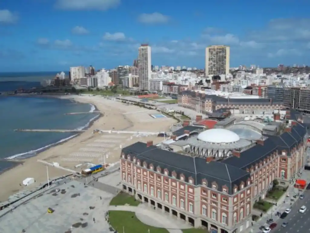 Empresarios turísticos de Mar del Plata reclaman baja de impuestos ante la crisis del sector