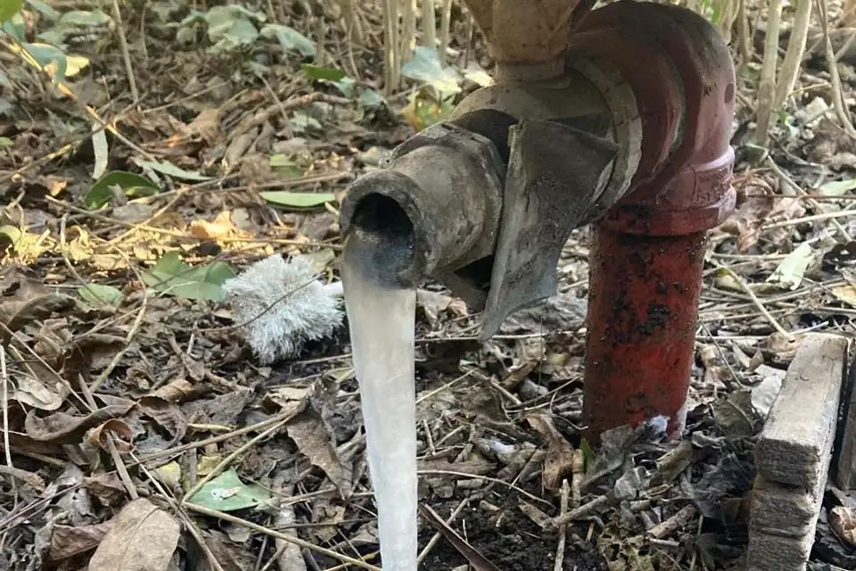 En De la Canal, el agua de una canilla, congelada