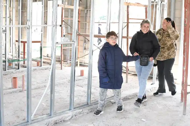 La Esmeralda avanza con su espacio comunitario: una obra que fortalece la integración social y pone en valor el rol del Estado
