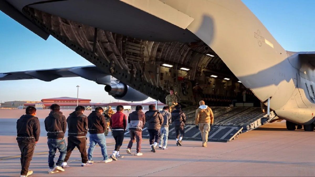 Prohíben a TRUMP usar Ley de Enemigos para deportar a venezolanos detenidos en Texas