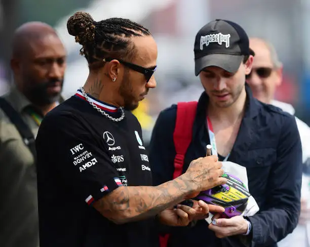 Hamilton renovará con Mercedes