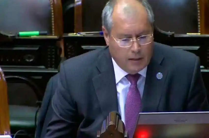 Atacaron a tiros al diputado Héctor Olivares cerca del Congreso y mataron a un funcionario