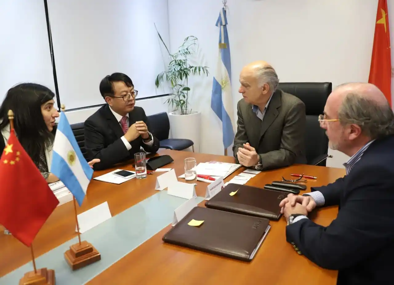 Lanús: Grindetti suscribió convenios con funcionarios de la ciudad china de Changzhou