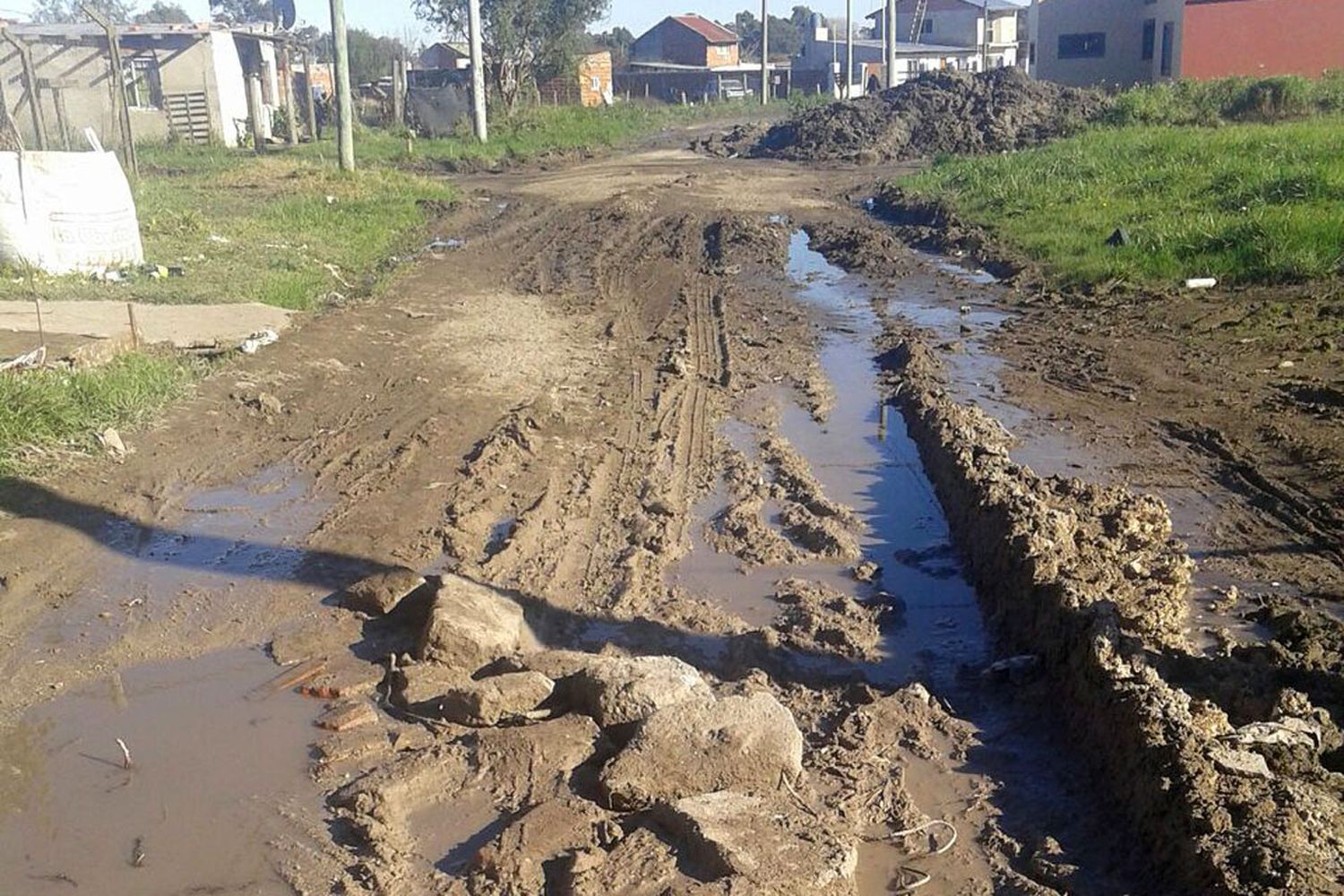 Vecinos del norte aseguran que el colectivo no pasa por las calles