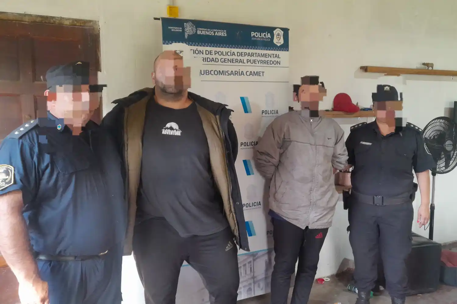 La investigación comenzó cuando dos jóvenes denunciaron haber sido amenazados con armas de fuego por los imputados.