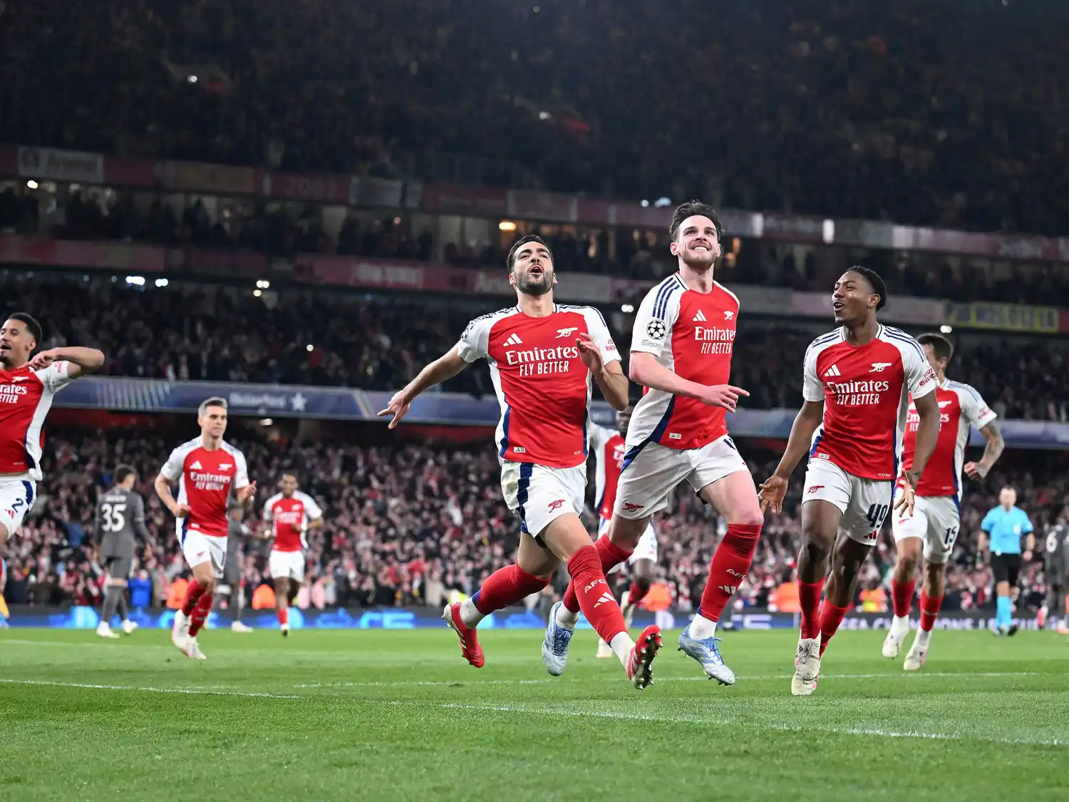 Rice marcó dos veces para Arsenal.
