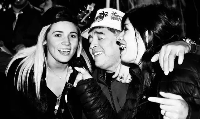¿Se casa Maradona? El guiño pícaro de Diego en el cumpleaños de Rocío Oliva