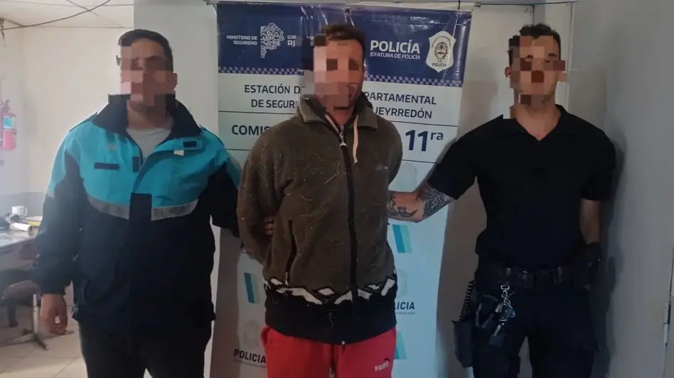 Intentó matarla con una pala y la mujer se arrojó desde un primer piso para salvarse