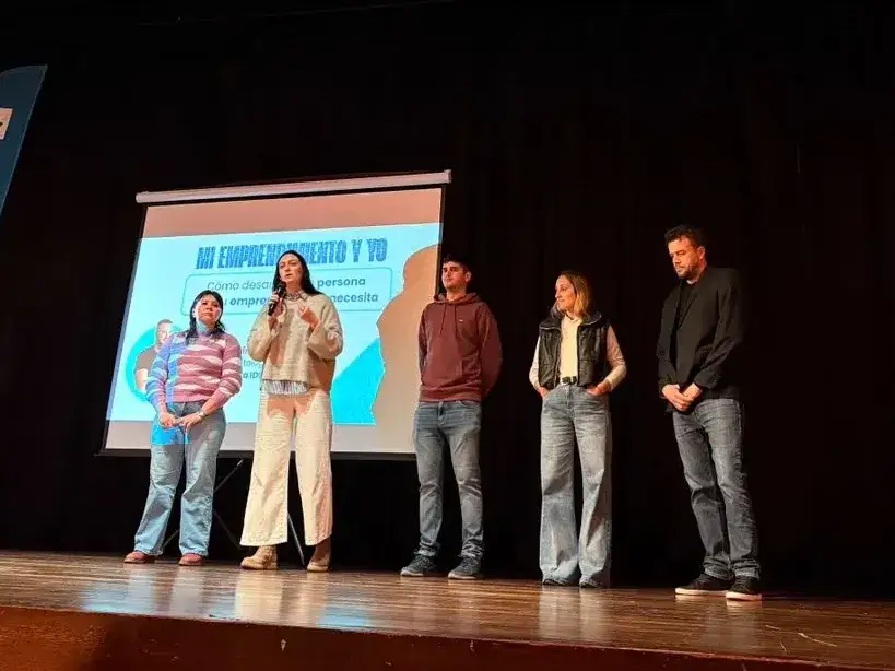 La actividad fue encabezada por la secretaria de Desarrollo Productivo, Camila Vicente, acompañada por la directora de Emprendedurismo y Economía Social, Ariana González Foto: MVT