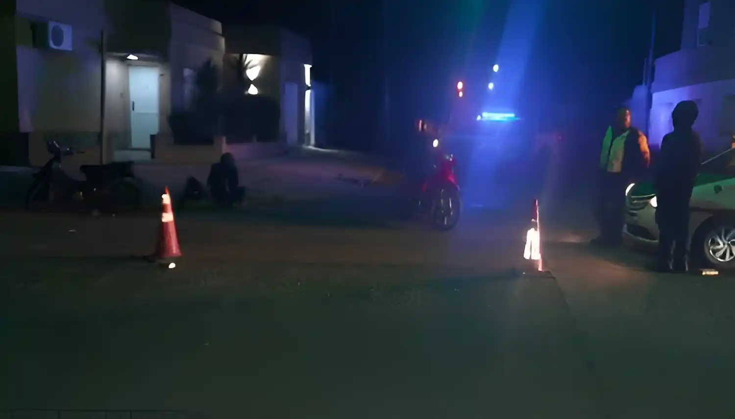 Este lunes por la noche chocaron dos motos en 25 de Mayo y Nieto de Torres.