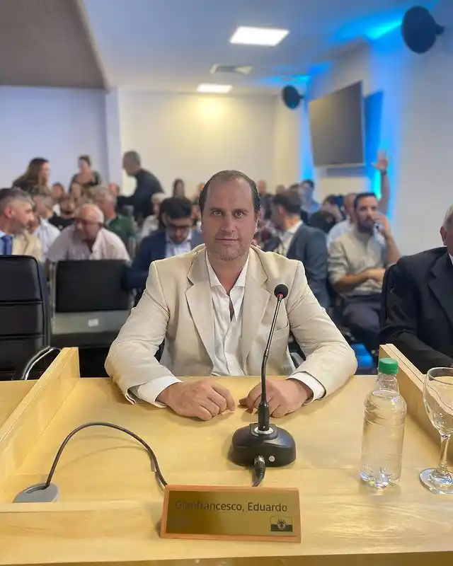 Escobar: Concejal electo por Juntos por el Cambio se pasó a “La Libertad Avanza”, de Javier Milei