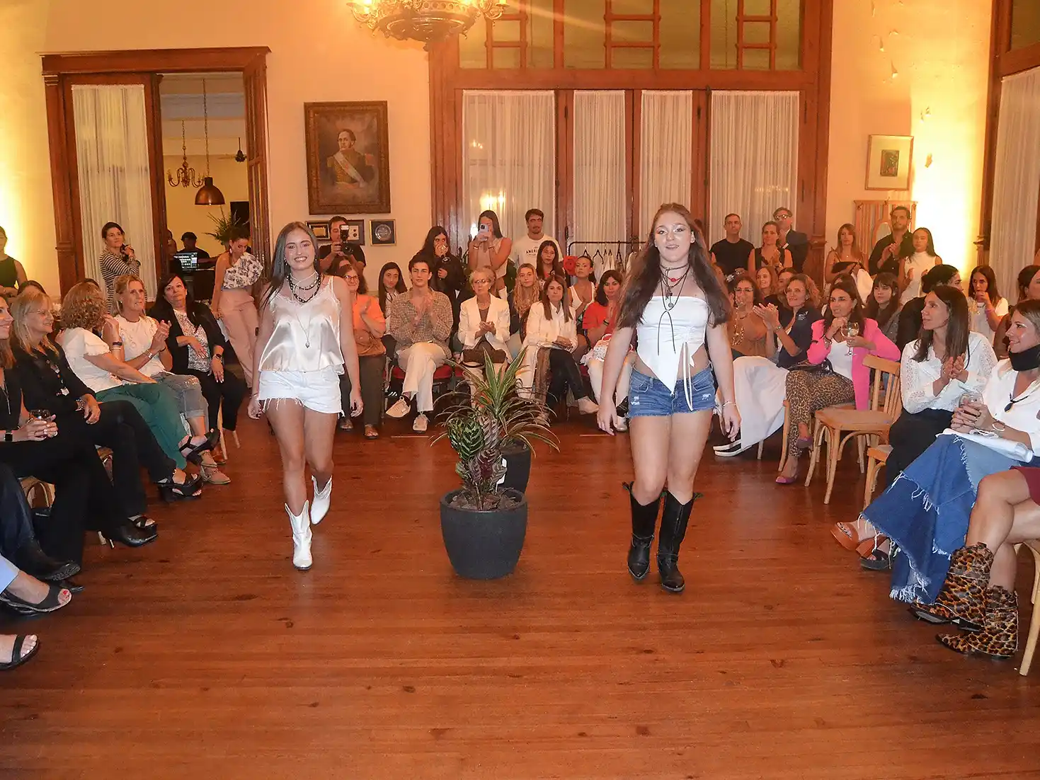 Primer desfile de moda “La Pasarela del Club”