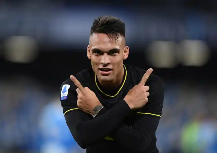 Lautaro Martínez, con Messi y Agüero como sus espejos