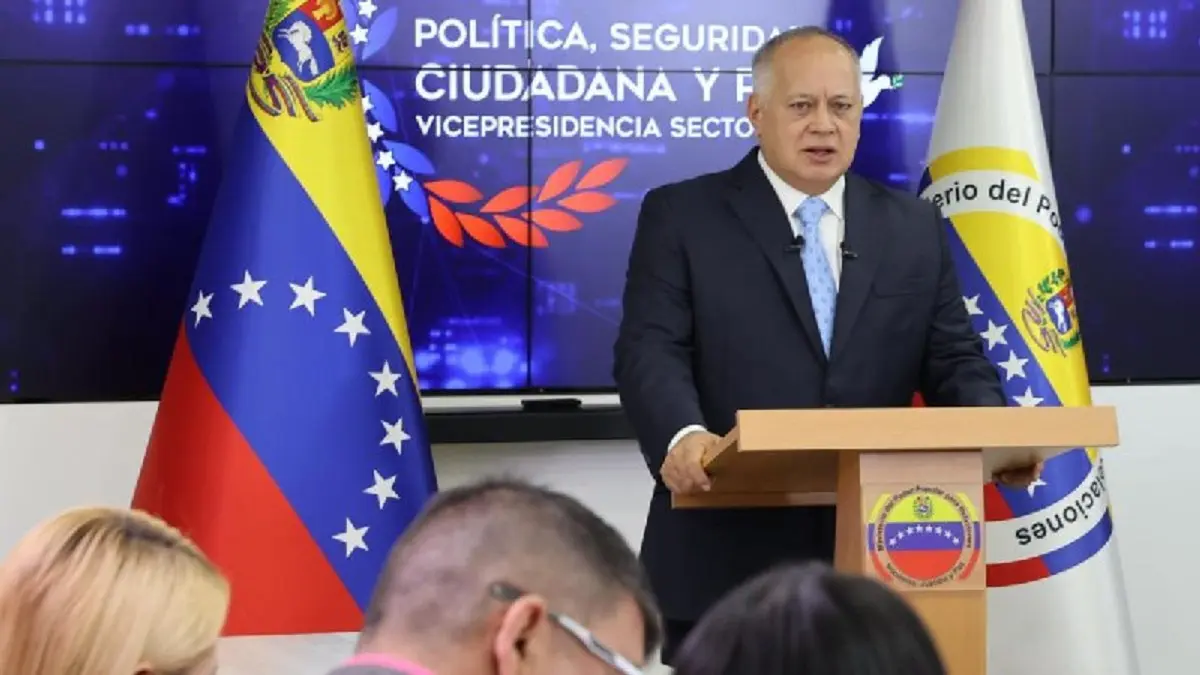 «APENAS ASOME un DEDO será DETENIDO y JUZGADO»: la advertencia de Cabello si Edmundo González llega a Venezuela